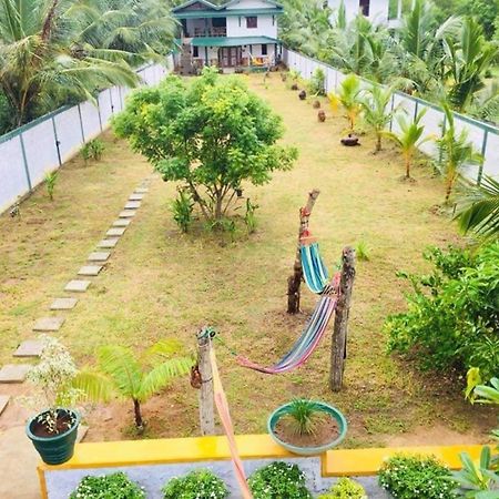 Blue Skies Guest House And Restaurant Tangalle Exterior foto